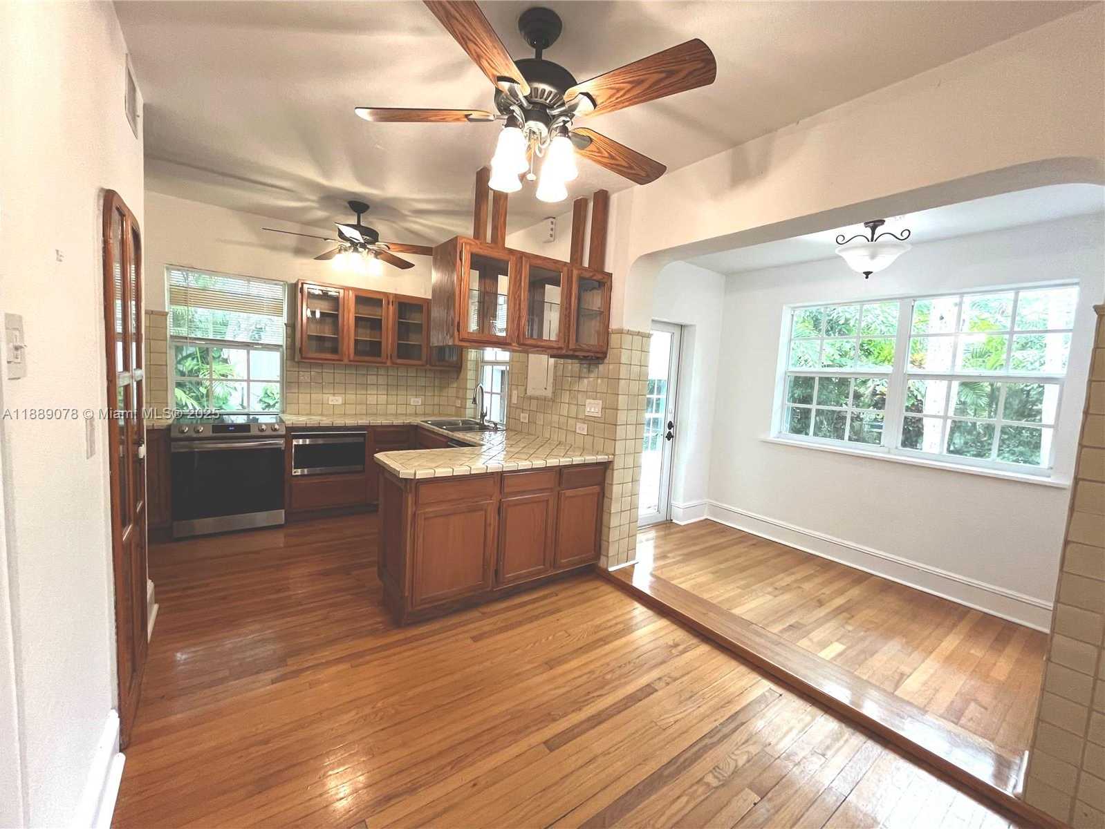 Small Image of 713 TIBIDABO AVE, Coral Gables Number 11