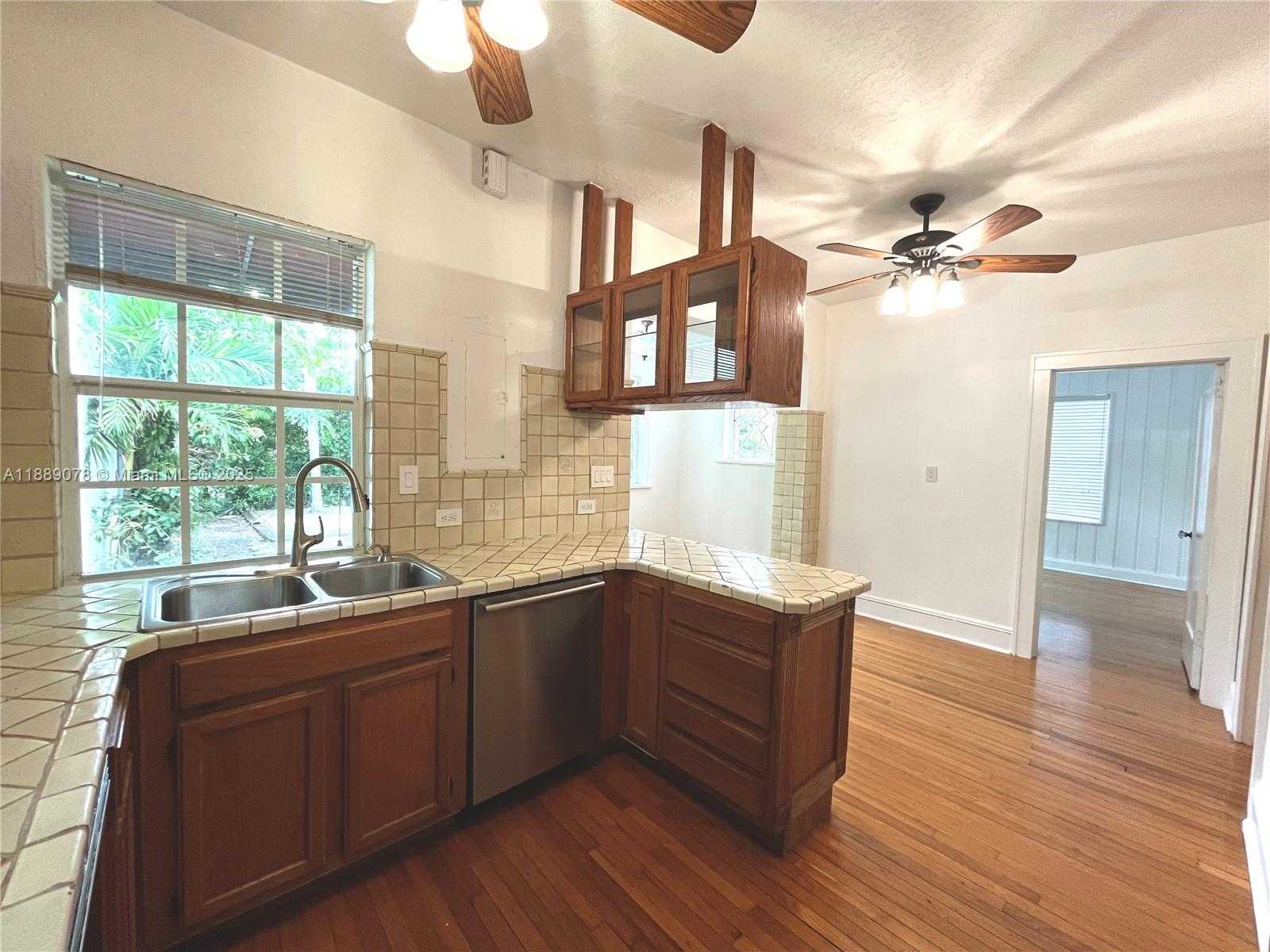 Small Image of 713 TIBIDABO AVE, Coral Gables Number 12