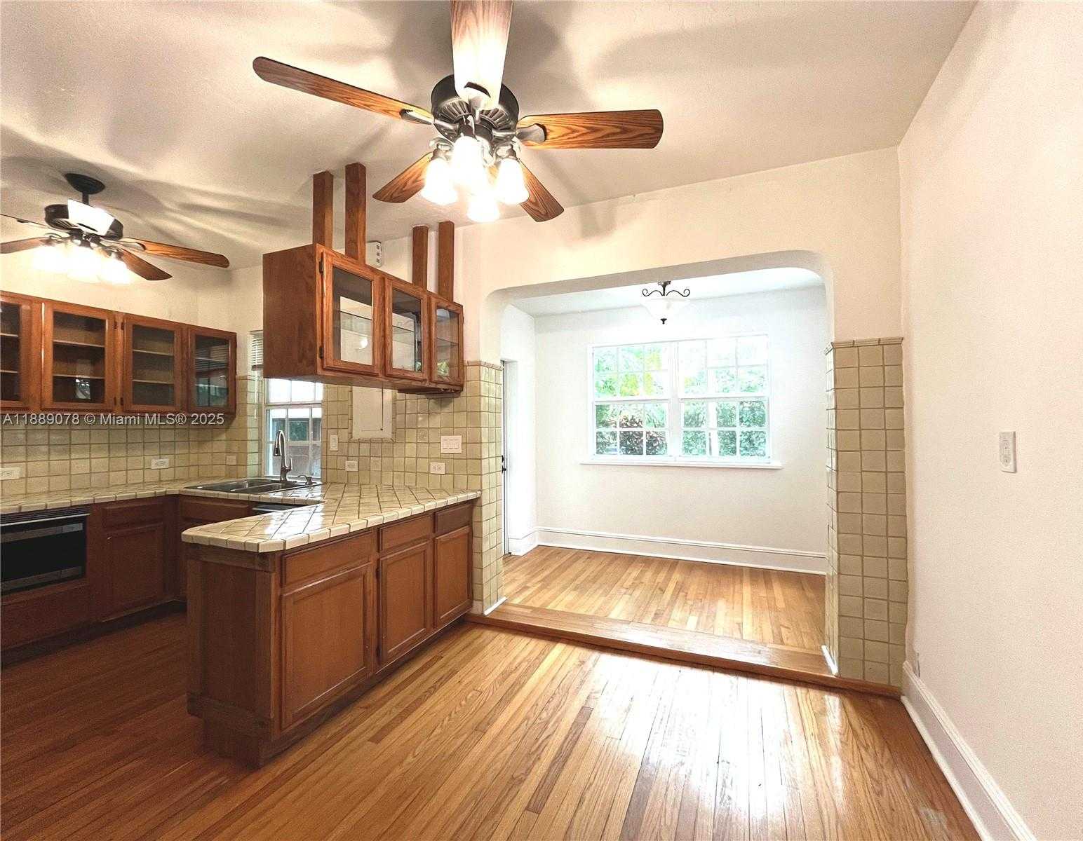 Small Image of 713 TIBIDABO AVE, Coral Gables Number 13