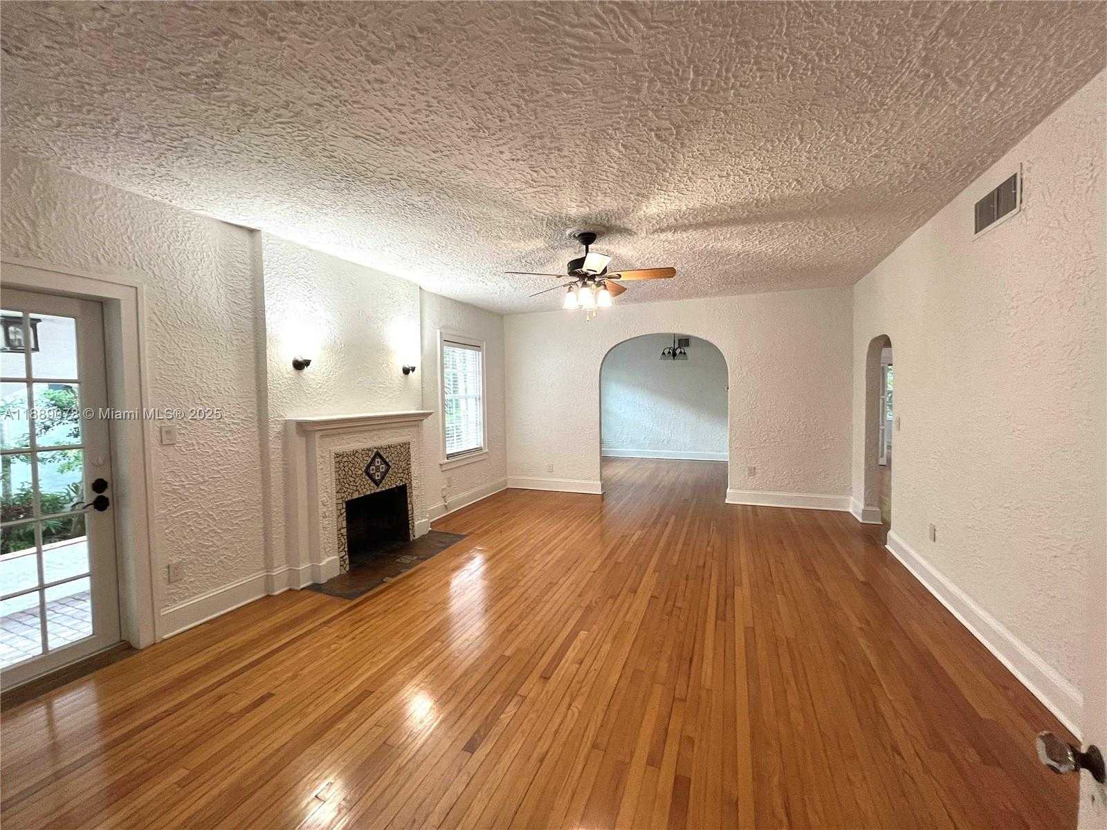 Small Image of 713 TIBIDABO AVE, Coral Gables Number 3