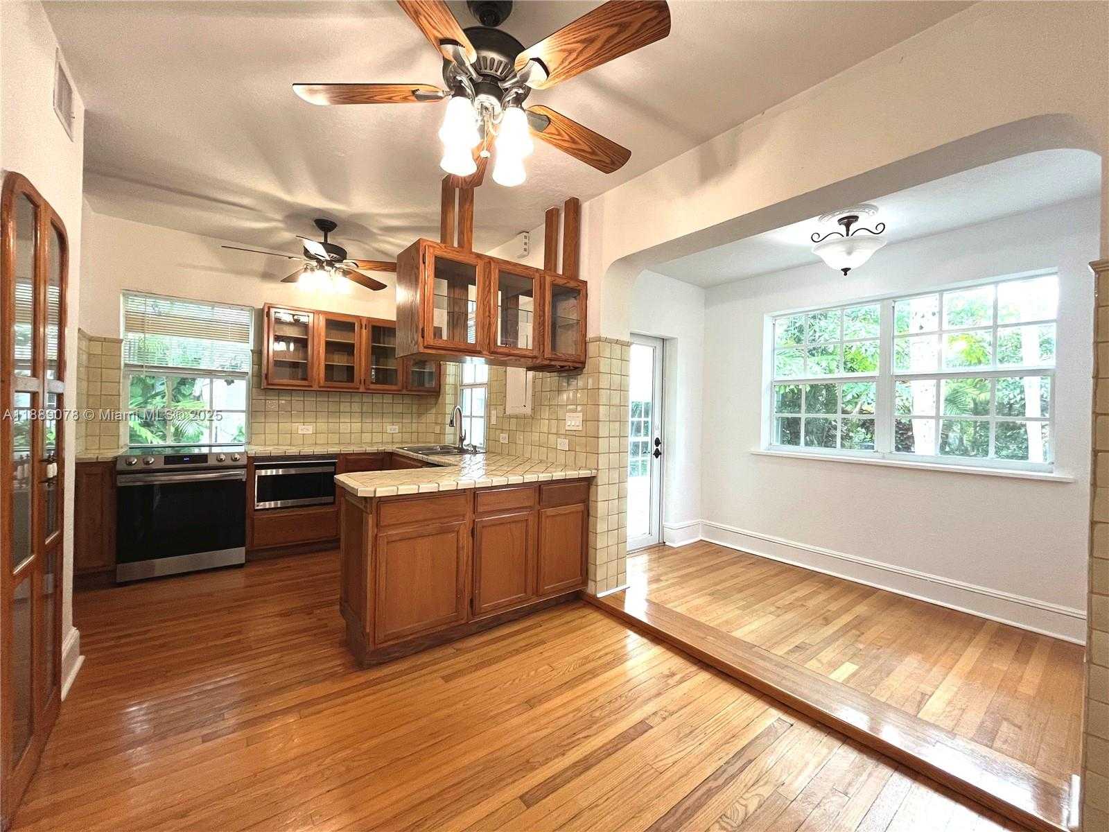 Small Image of 713 TIBIDABO AVE, Coral Gables Number 5