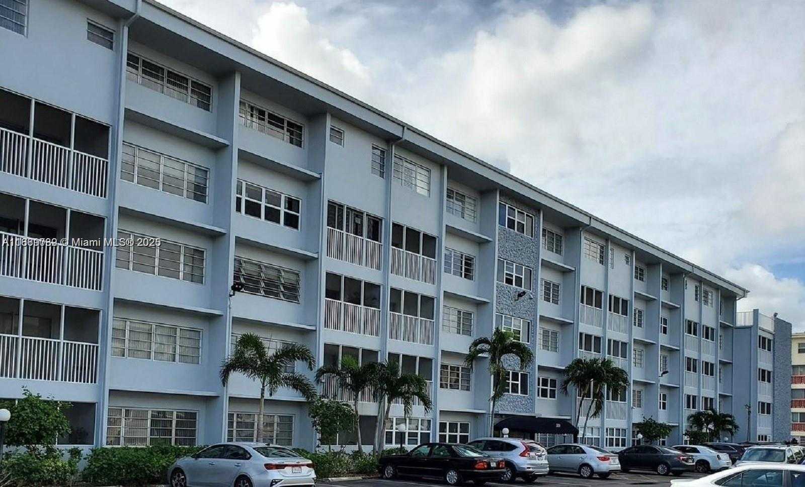 Small Image of 329 SOUTH EAST 3RD ST #305S, Hallandale Beach Number 3