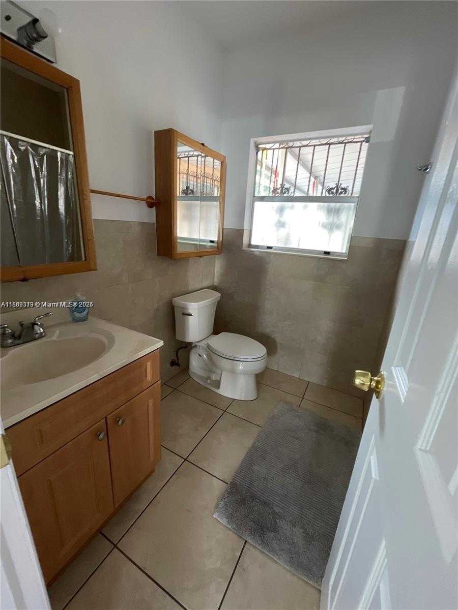 Small Image of 8 NORTH WEST 33RD AVE, Miami Number 4