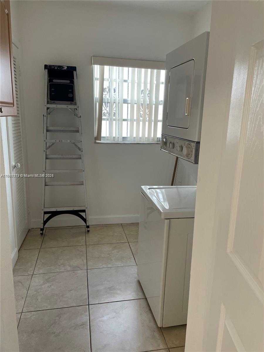 Small Image of 8 NORTH WEST 33RD AVE, Miami Number 7