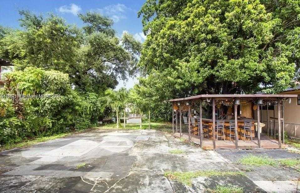 Small Image of 8 NORTH WEST 33RD AVE, Miami Number 8