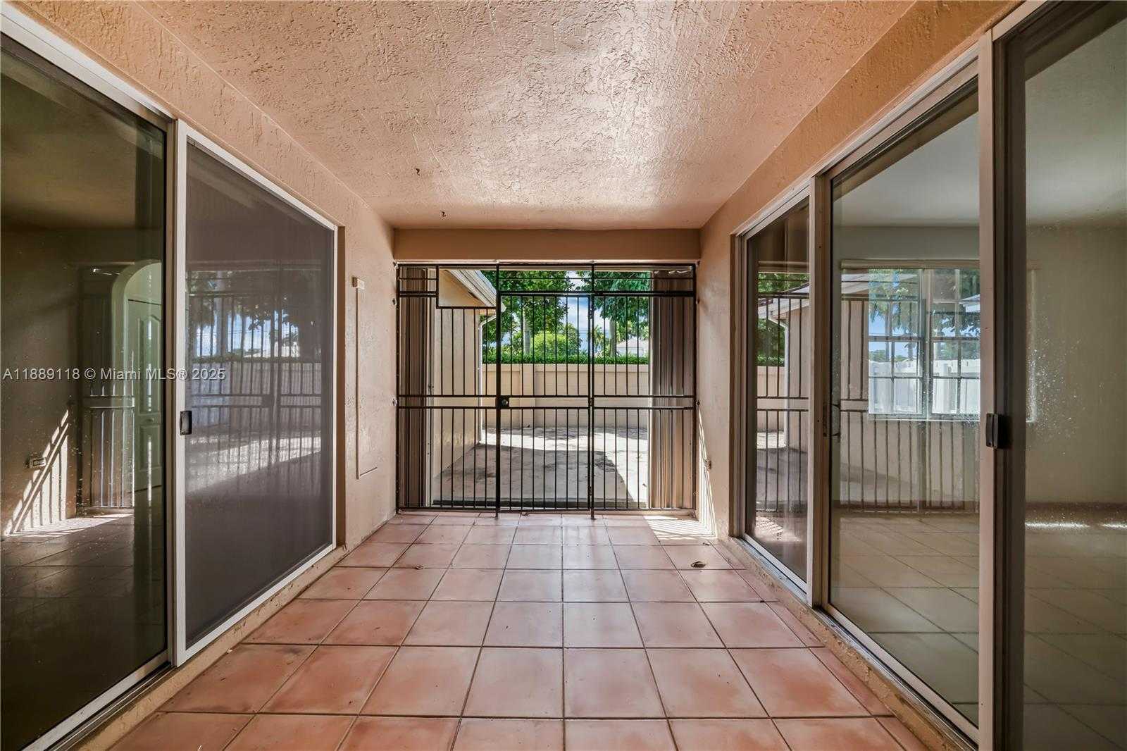 Small Image of 15470 SOUTH WEST 41ST TER, Miami Number 25