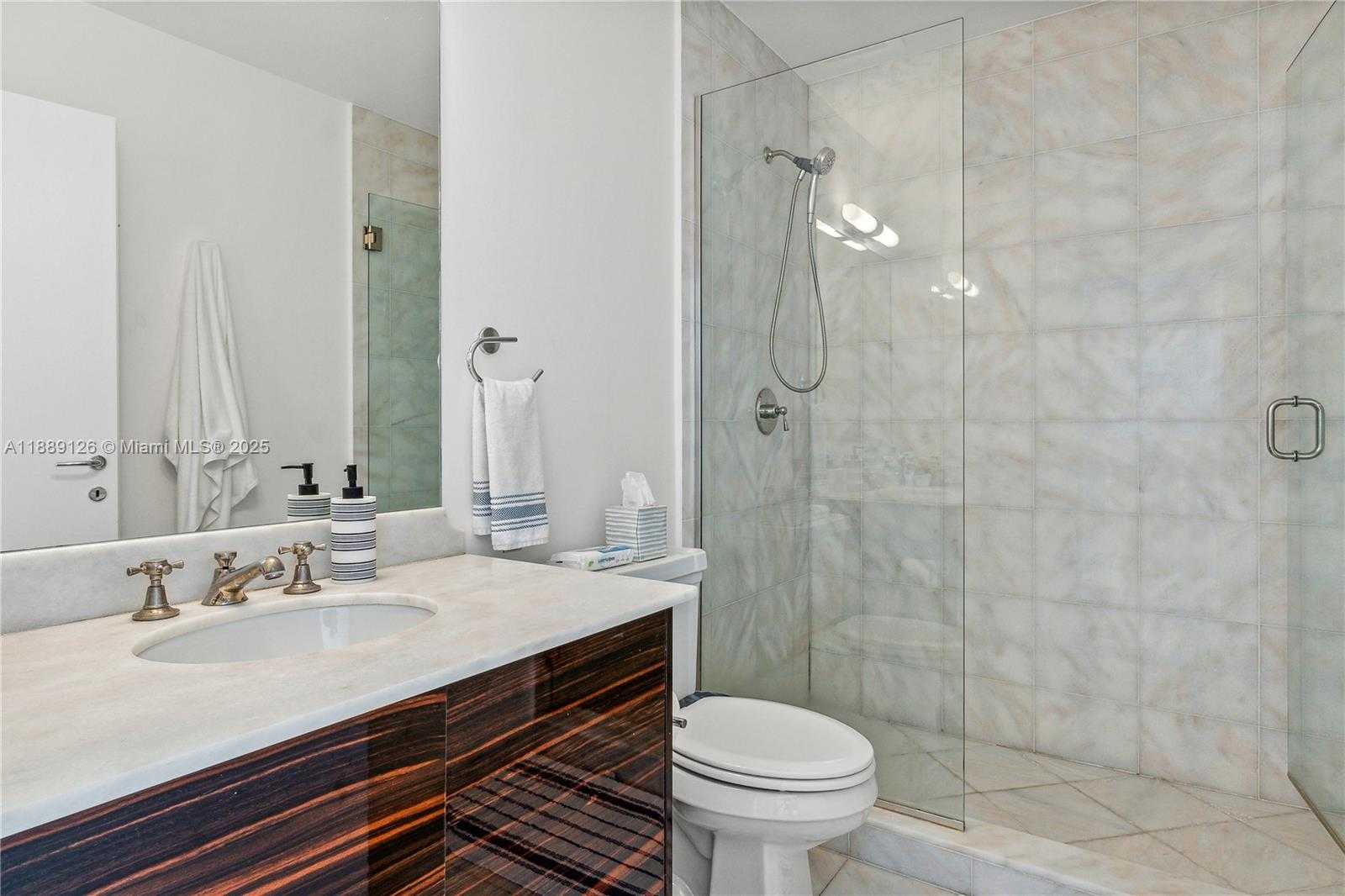 Small Image of 50 SOUTH POINTE DR #805, Miami Beach Number 10