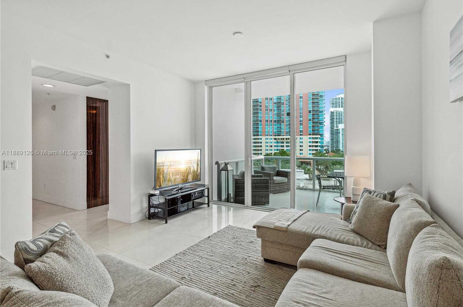 Small Image of 50 SOUTH POINTE DR #805, Miami Beach Number 3