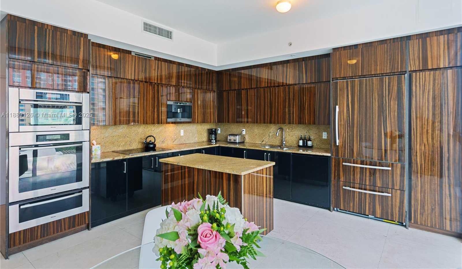 Small Image of 50 SOUTH POINTE DR #805, Miami Beach Number 5