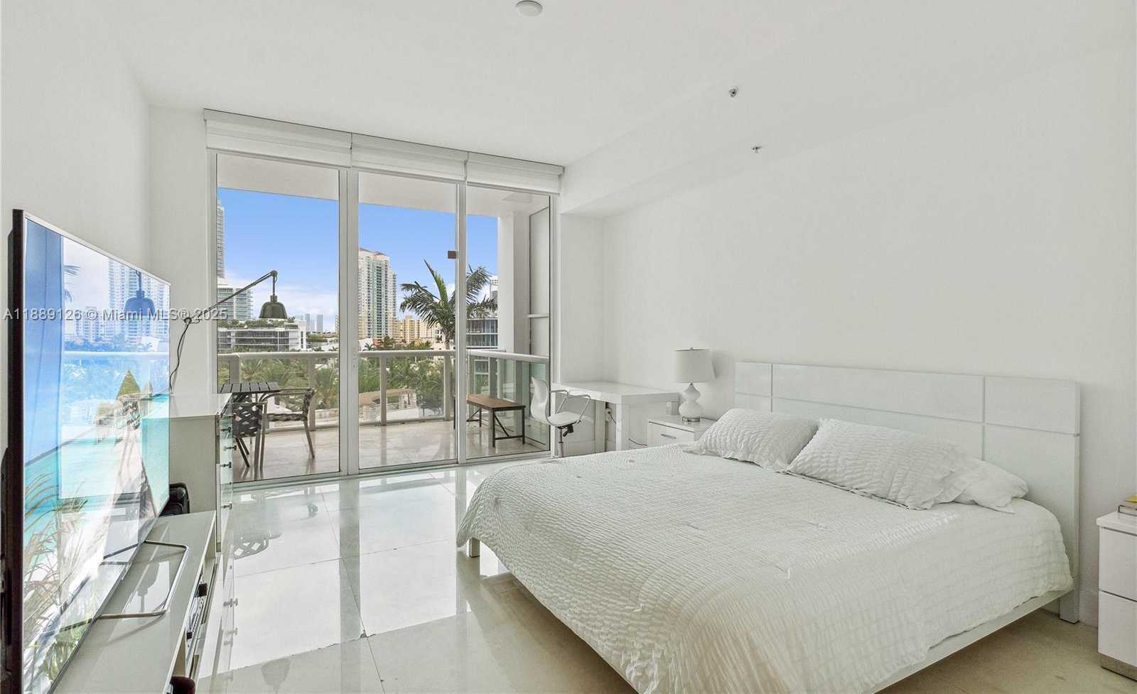 Small Image of 50 SOUTH POINTE DR #805, Miami Beach Number 6
