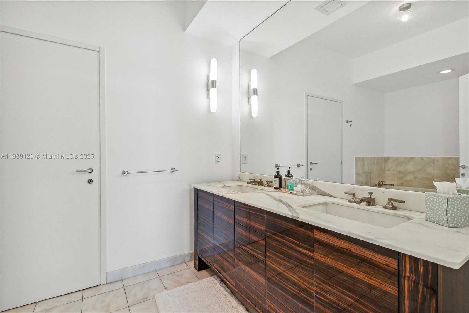 Small Image of 50 SOUTH POINTE DR #805, Miami Beach Number 7