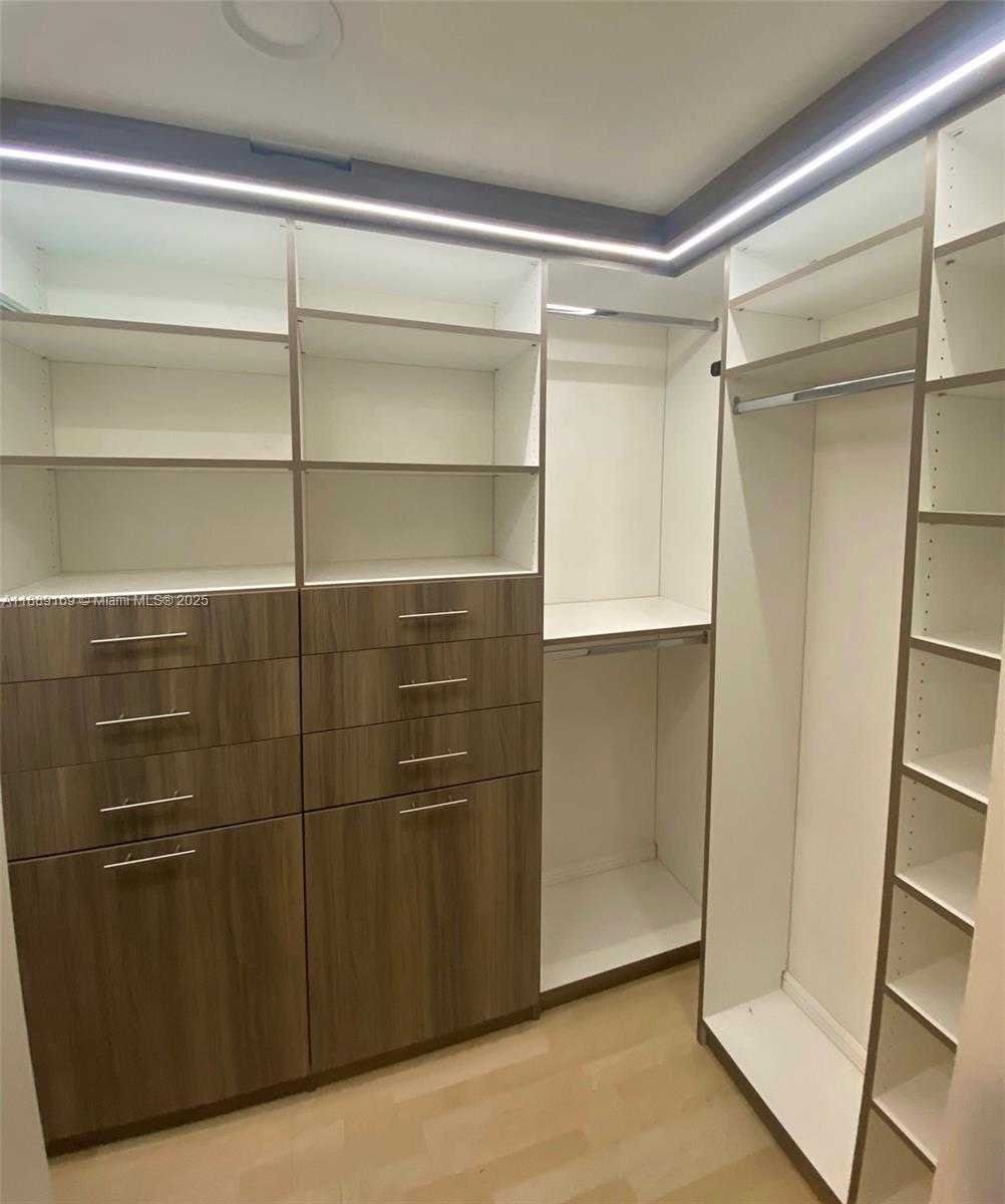 Small Image of 2475 BRICKELL AVE #1509, Miami Number 3