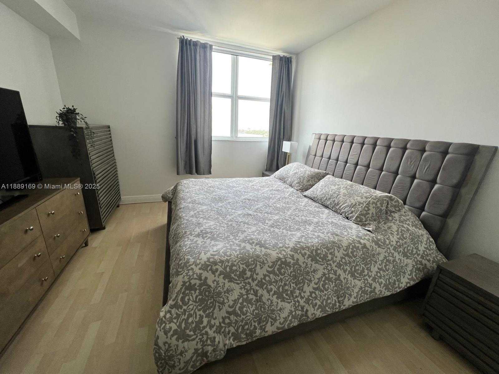 Small Image of 2475 BRICKELL AVE #1509, Miami Number 5