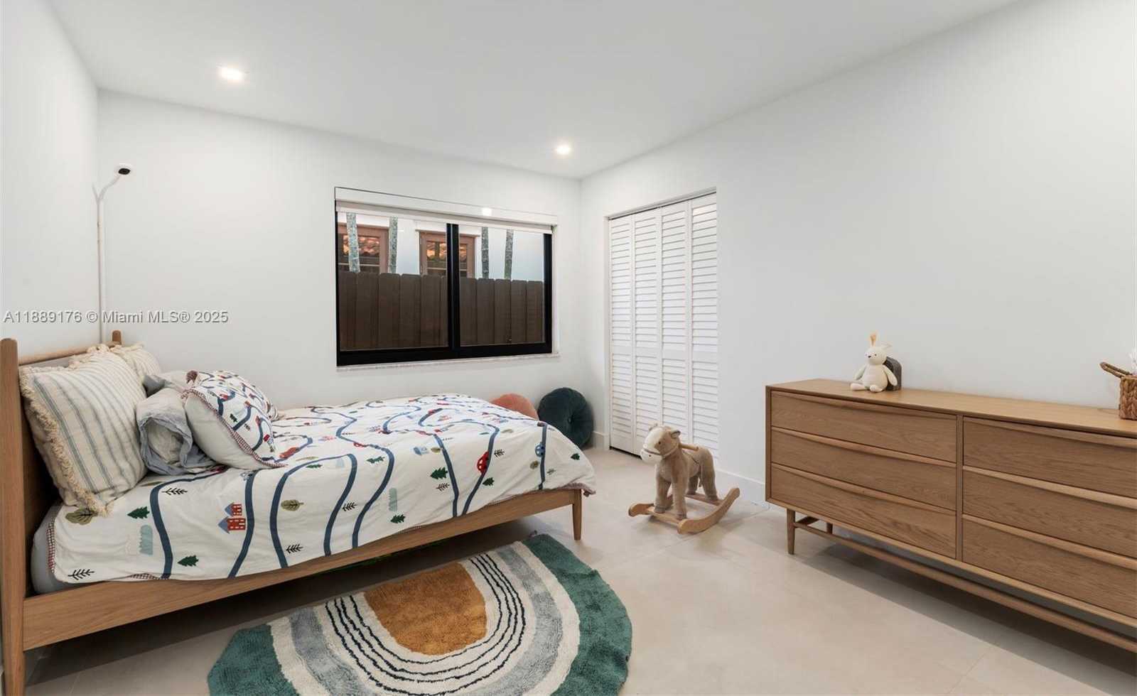 Small Image of 420 SOUTH WEST 19TH RD, Miami Number 16