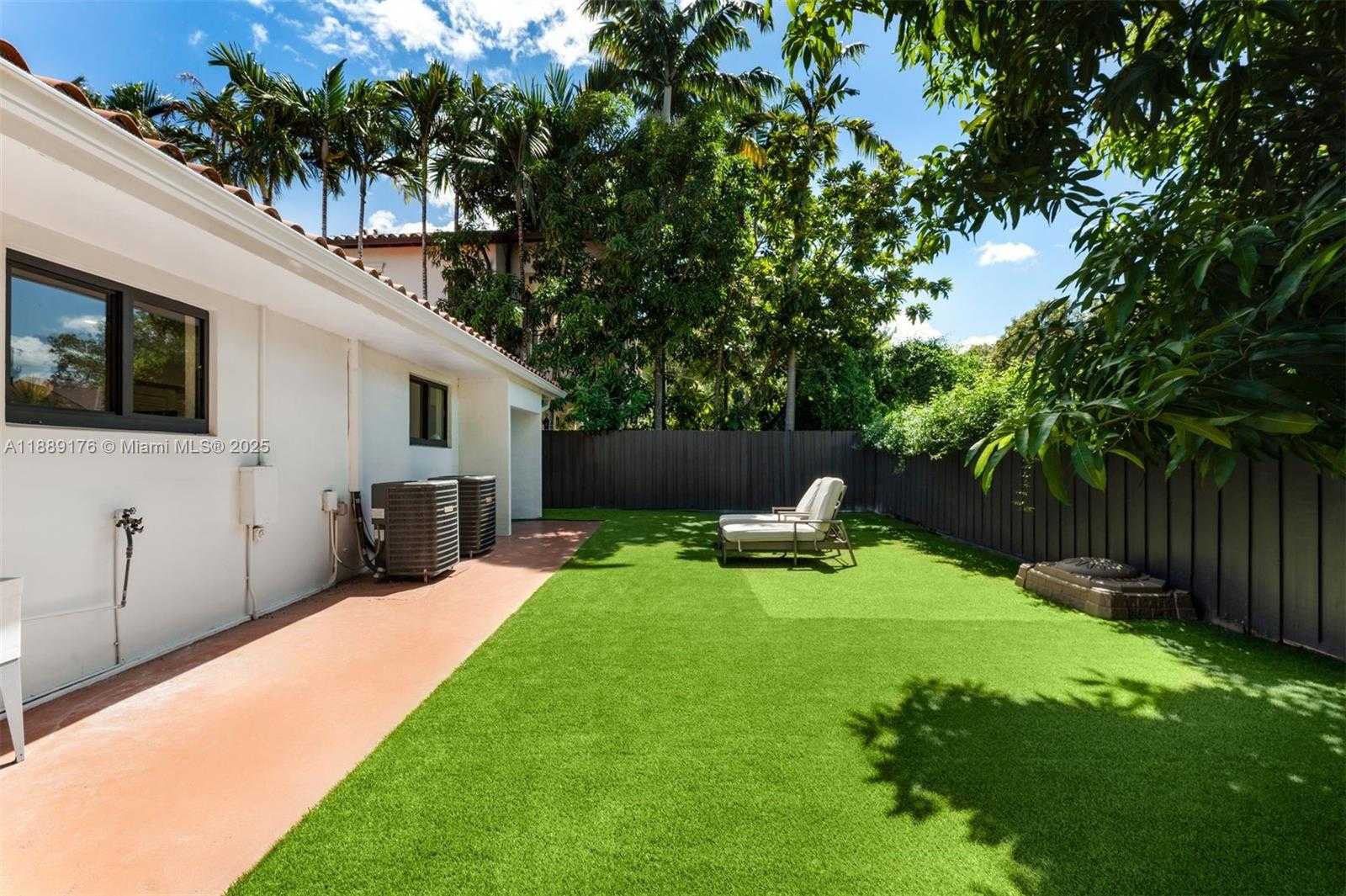 Small Image of 420 SOUTH WEST 19TH RD, Miami Number 22