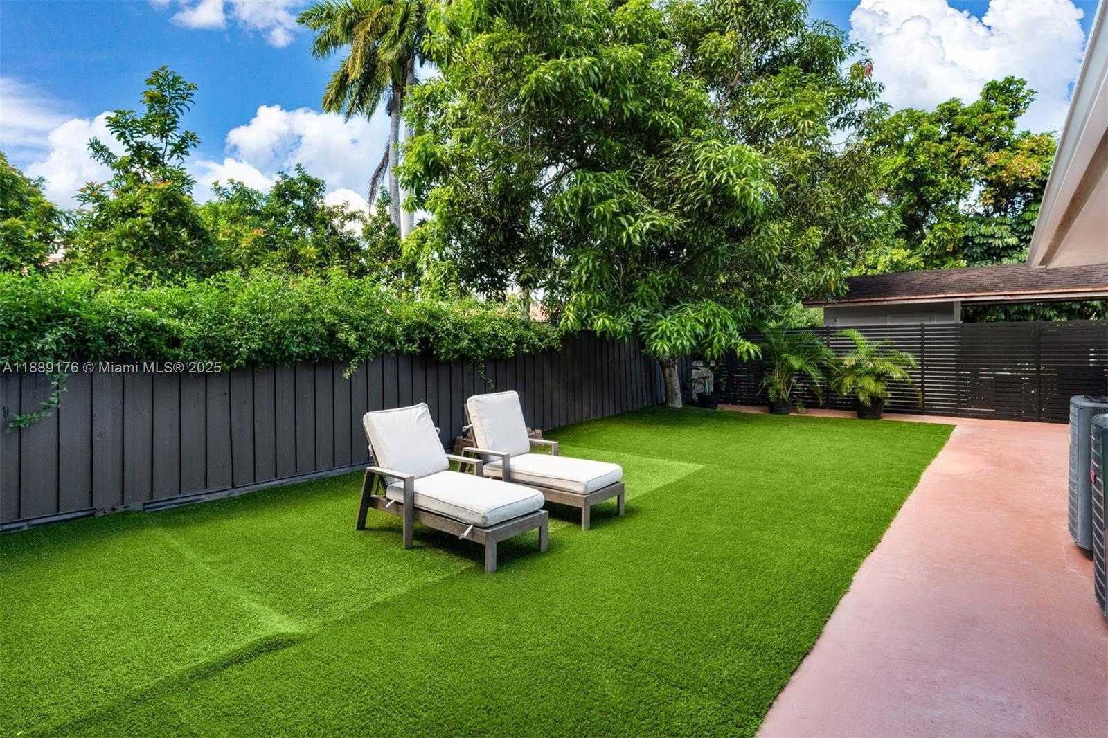Small Image of 420 SOUTH WEST 19TH RD, Miami Number 24