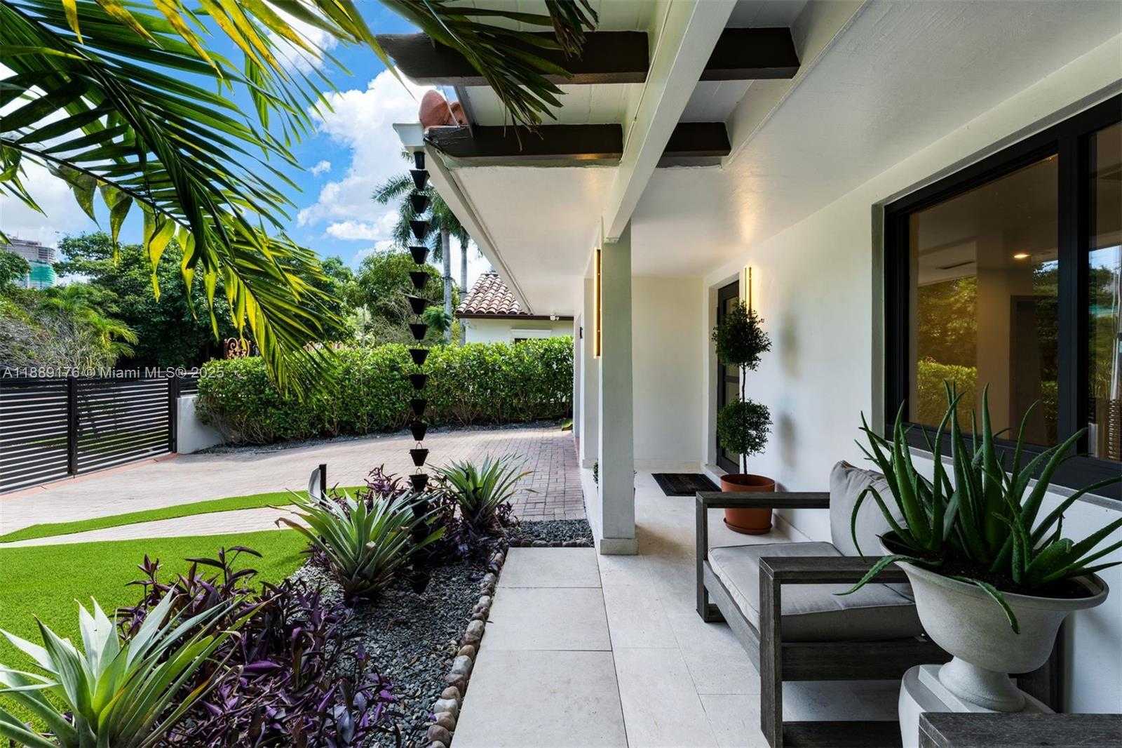 Small Image of 420 SOUTH WEST 19TH RD, Miami Number 28