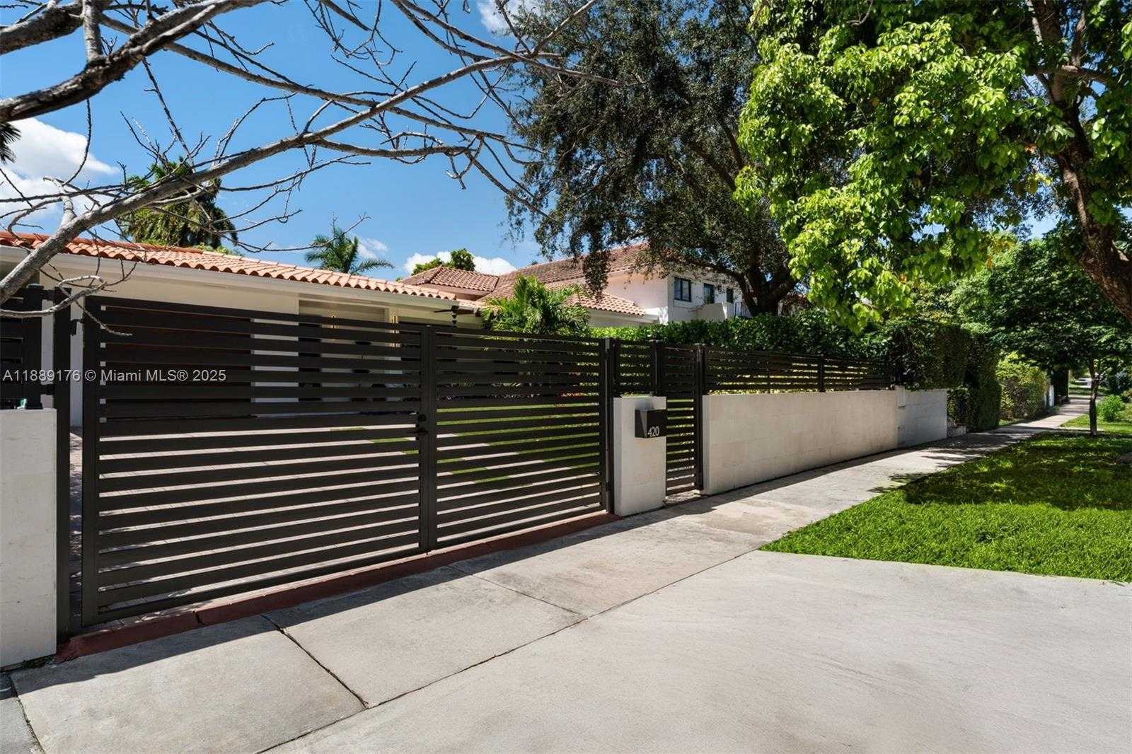 Small Image of 420 SOUTH WEST 19TH RD, Miami Number 30
