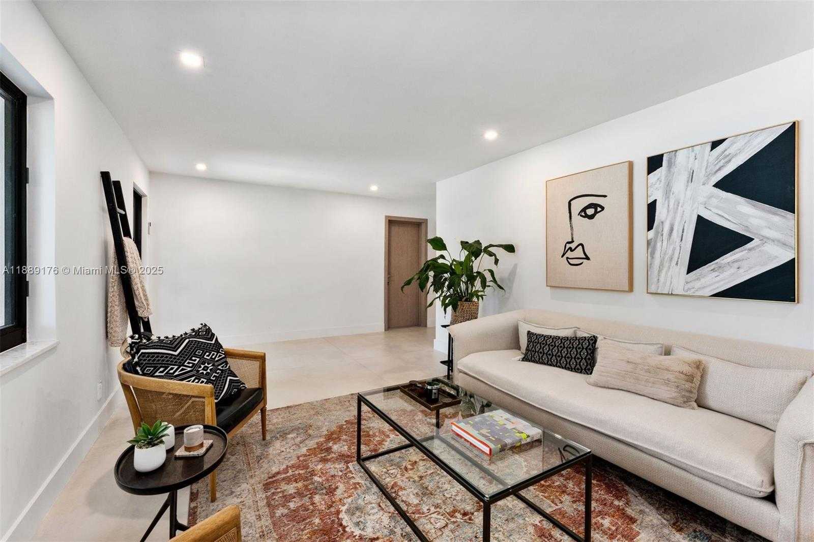 Small Image of 420 SOUTH WEST 19TH RD, Miami Number 4