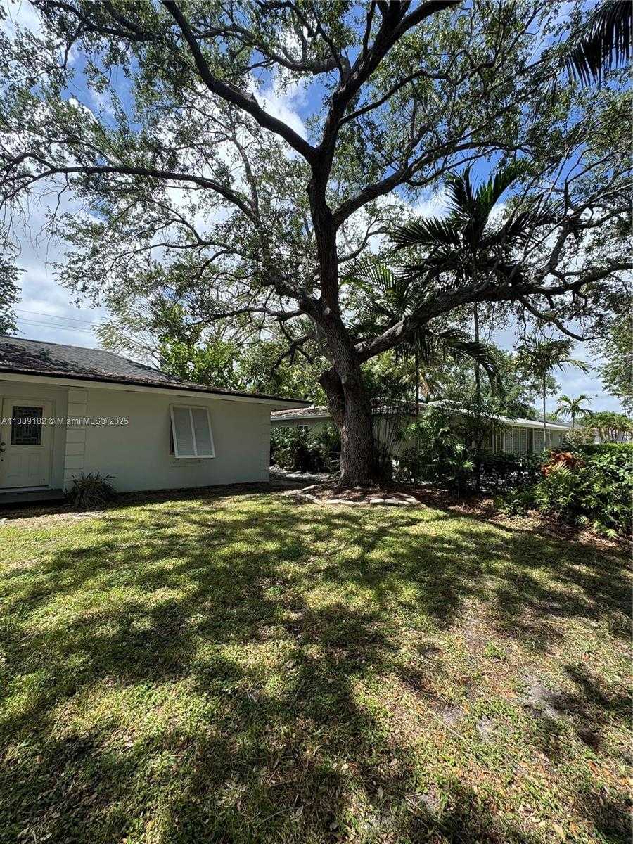Small Image of 11780 SOUTH WEST 81ST RD #11780, Pinecrest Number 31