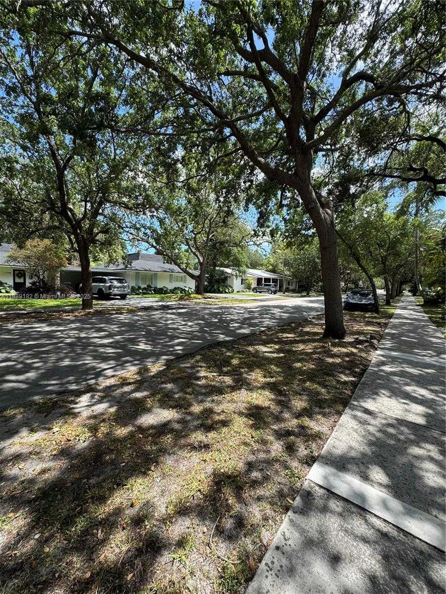 Small Image of 11780 SOUTH WEST 81ST RD #11780, Pinecrest Number 33