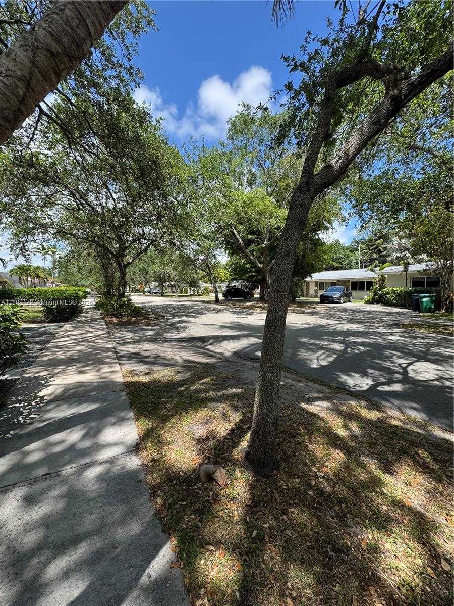 Small Image of 11780 SOUTH WEST 81ST RD #11780, Pinecrest Number 35