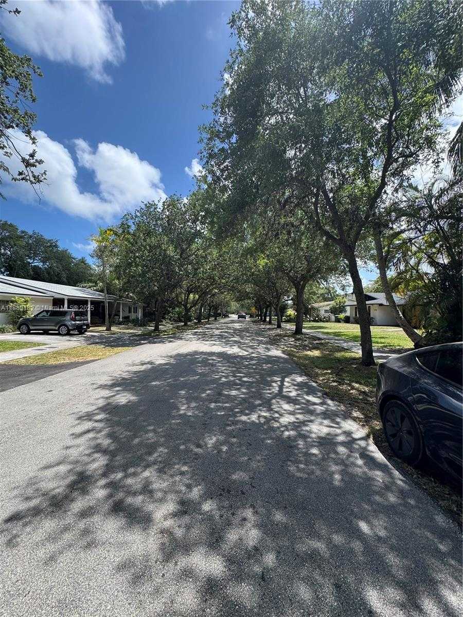Small Image of 11780 SOUTH WEST 81ST RD #11780, Pinecrest Number 37