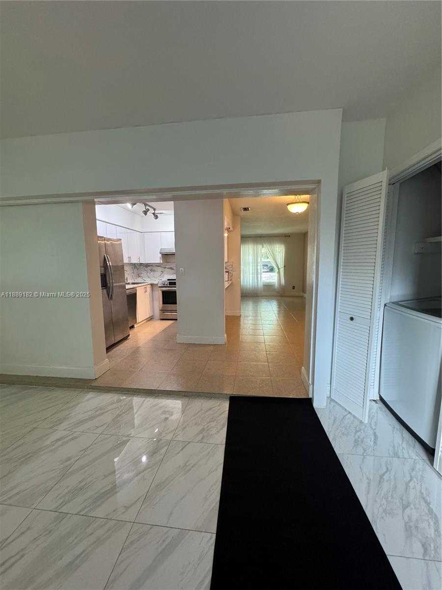 Small Image of 11780 SOUTH WEST 81ST RD #11780, Pinecrest Number 5