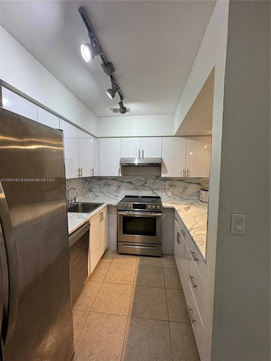 Small Image of 11780 SOUTH WEST 81ST RD #11780, Pinecrest Number 6