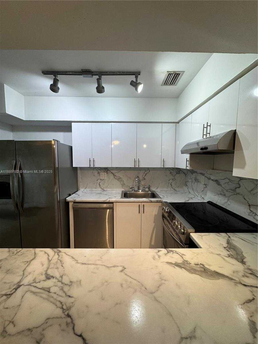 Small Image of 11780 SOUTH WEST 81ST RD #11780, Pinecrest Number 8