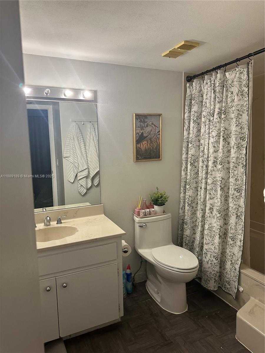 Small Image of 17500 NORTH BAY RD #S604, Sunny Isles Beach Number 10