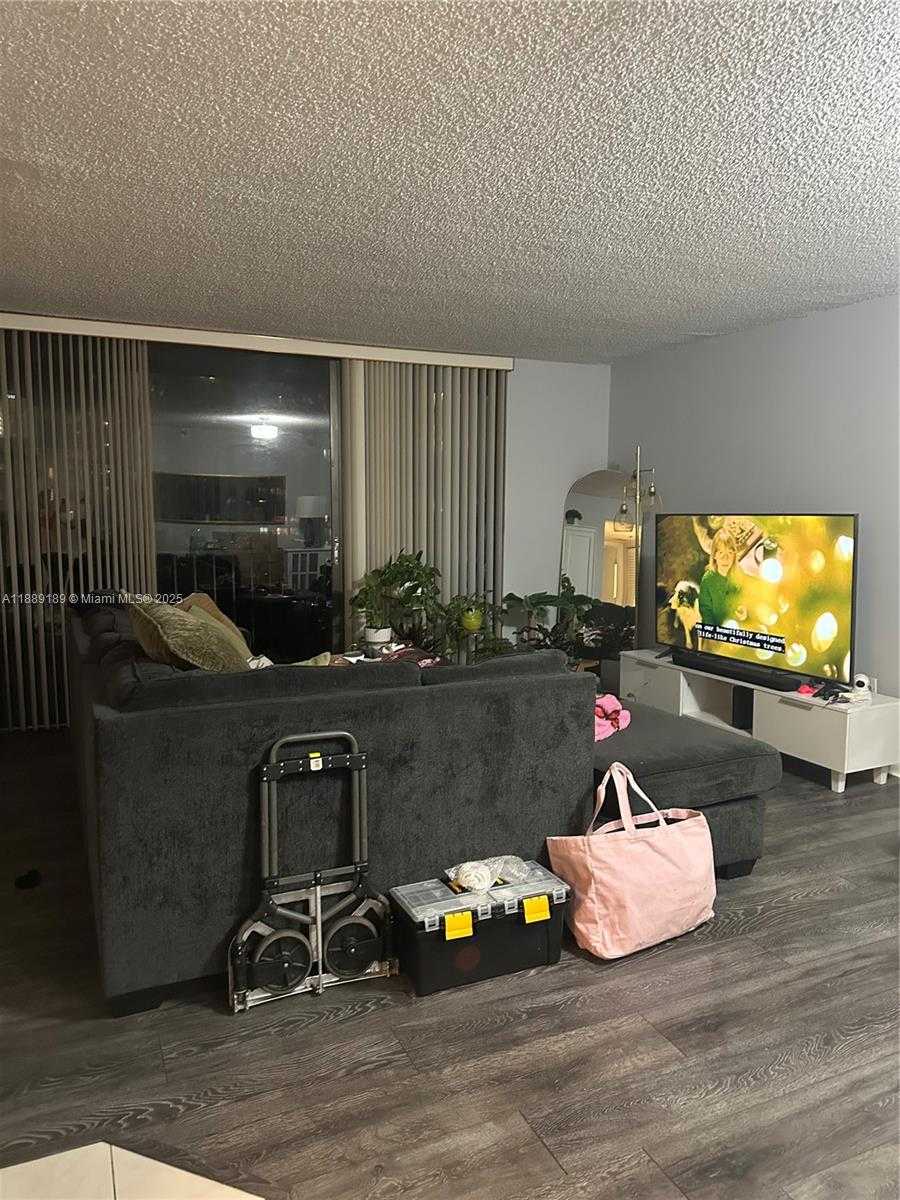 Small Image of 17500 NORTH BAY RD #S604, Sunny Isles Beach Number 6