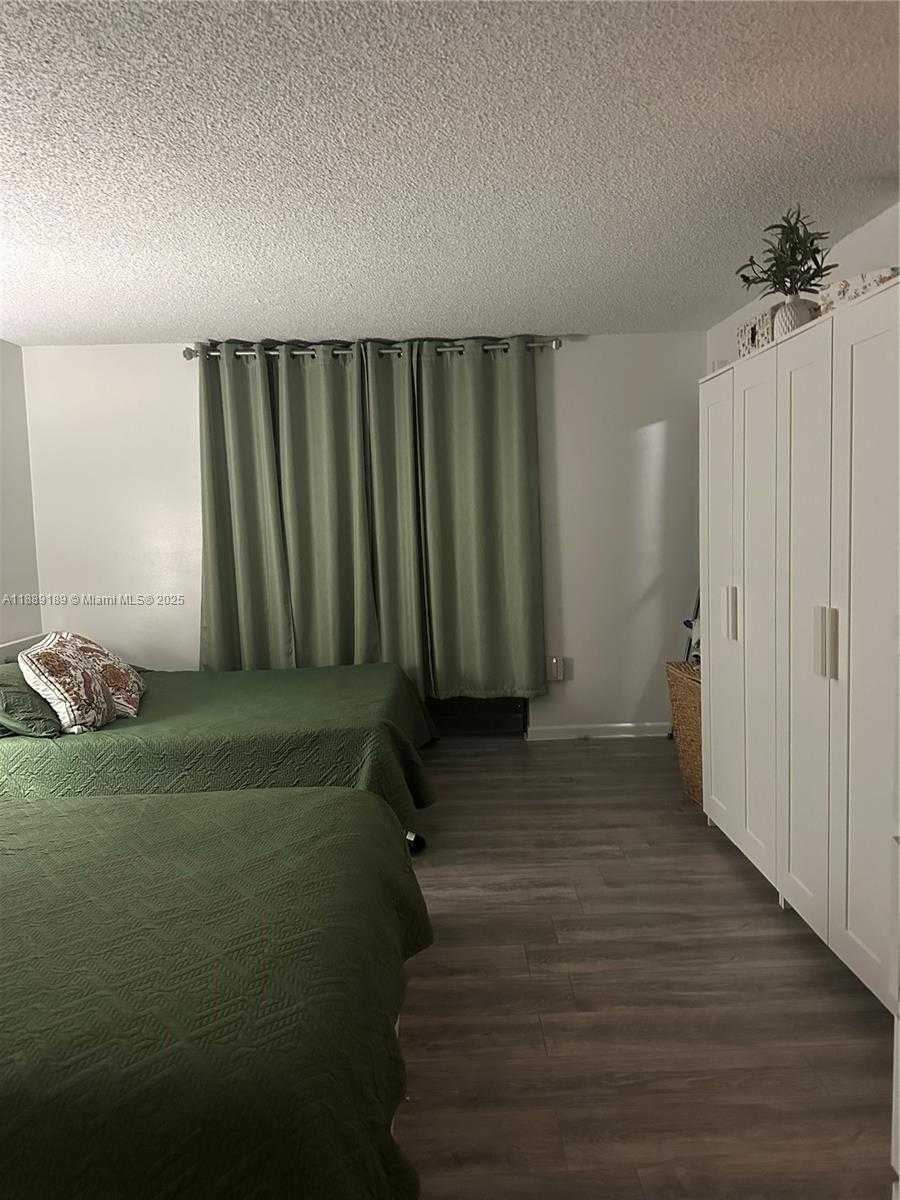 Small Image of 17500 NORTH BAY RD #S604, Sunny Isles Beach Number 7