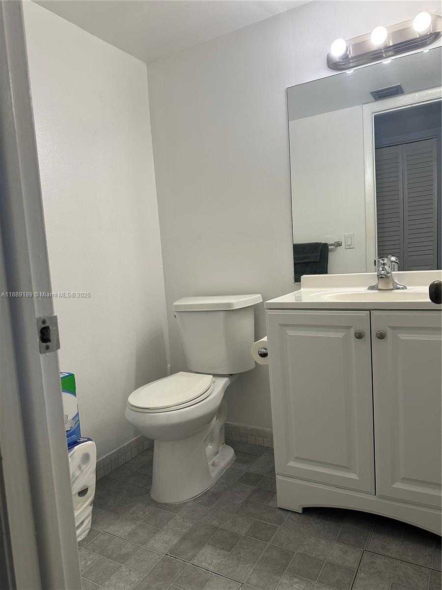 Small Image of 17500 NORTH BAY RD #S604, Sunny Isles Beach Number 8