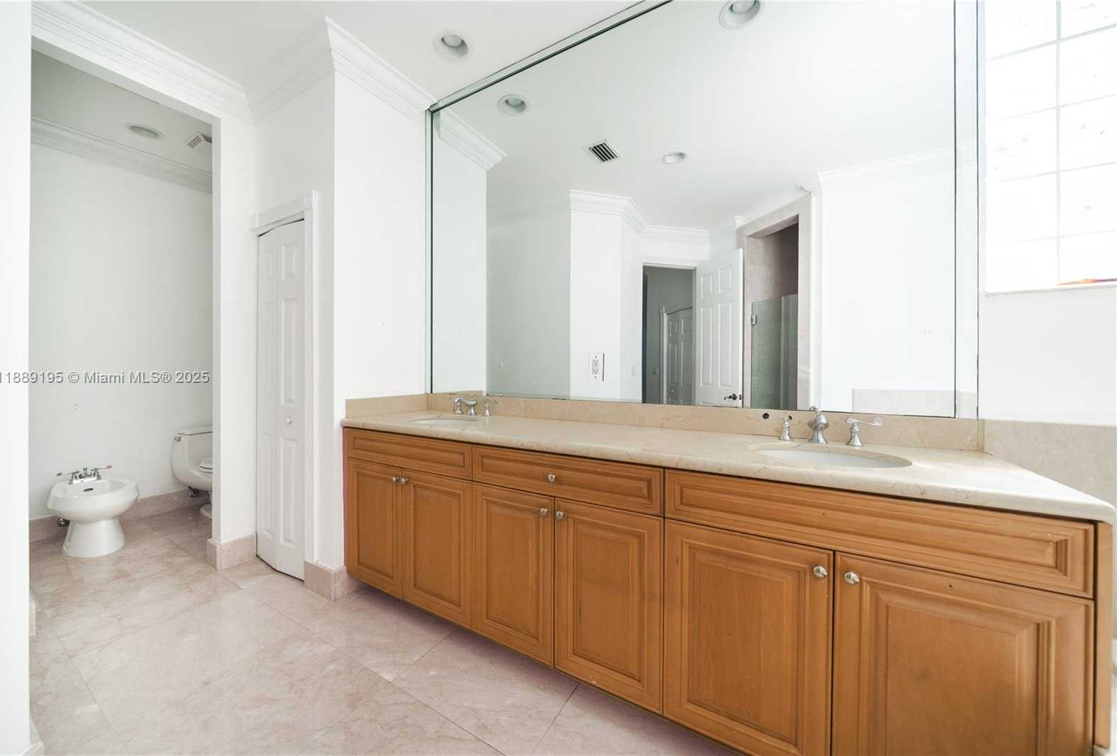 Small Image of 3975 194TH TRL #3975, Sunny Isles Beach Number 43