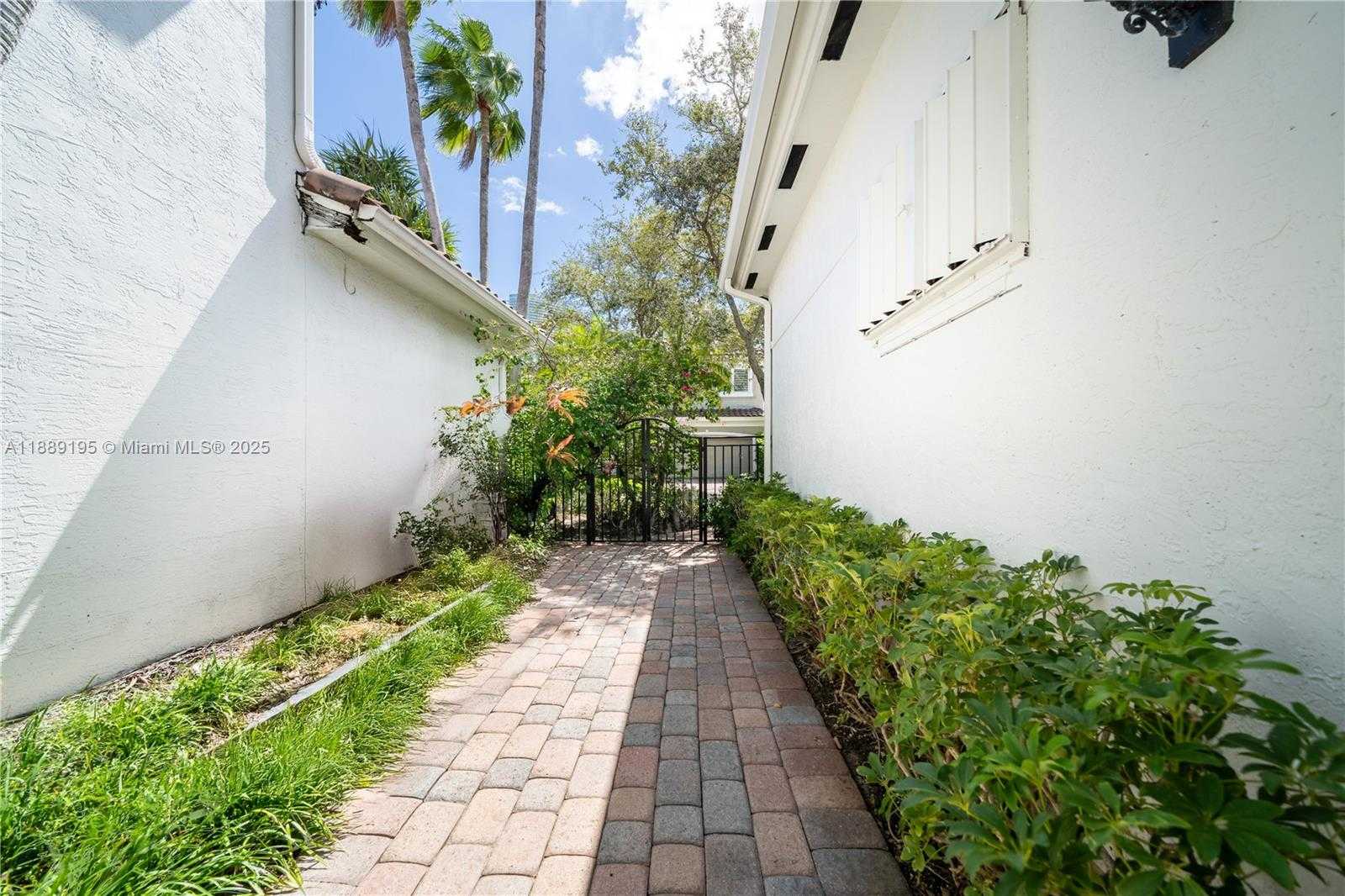 Small Image of 3975 194TH TRL #3975, Sunny Isles Beach Number 48