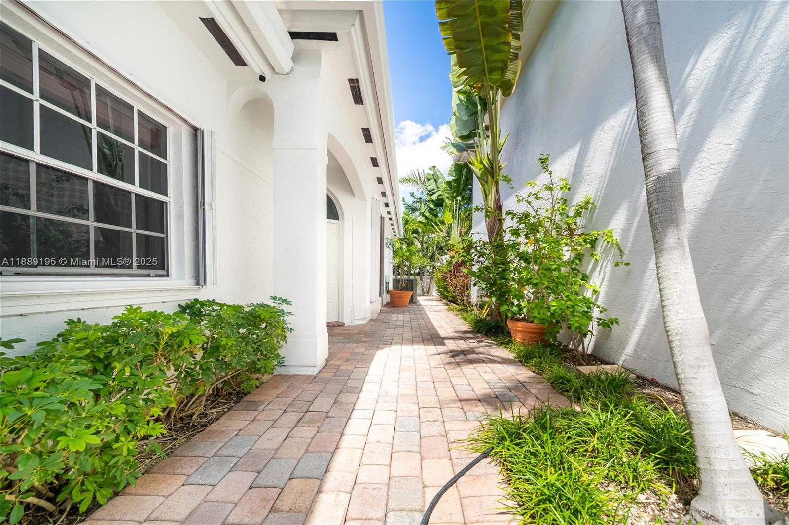 Small Image of 3975 194TH TRL #3975, Sunny Isles Beach Number 49