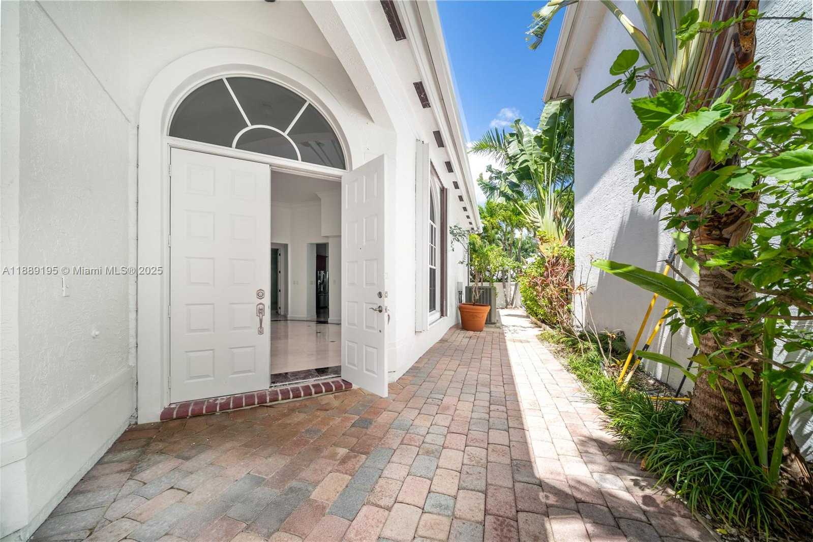 Small Image of 3975 194TH TRL #3975, Sunny Isles Beach Number 5