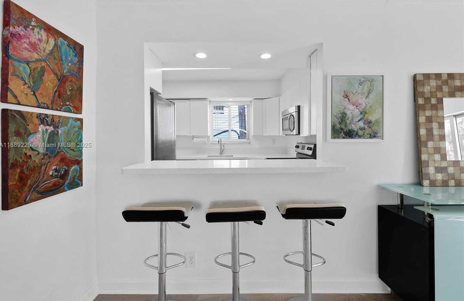 Small Image of 1601 BAY RD #8, Miami Beach Number 10