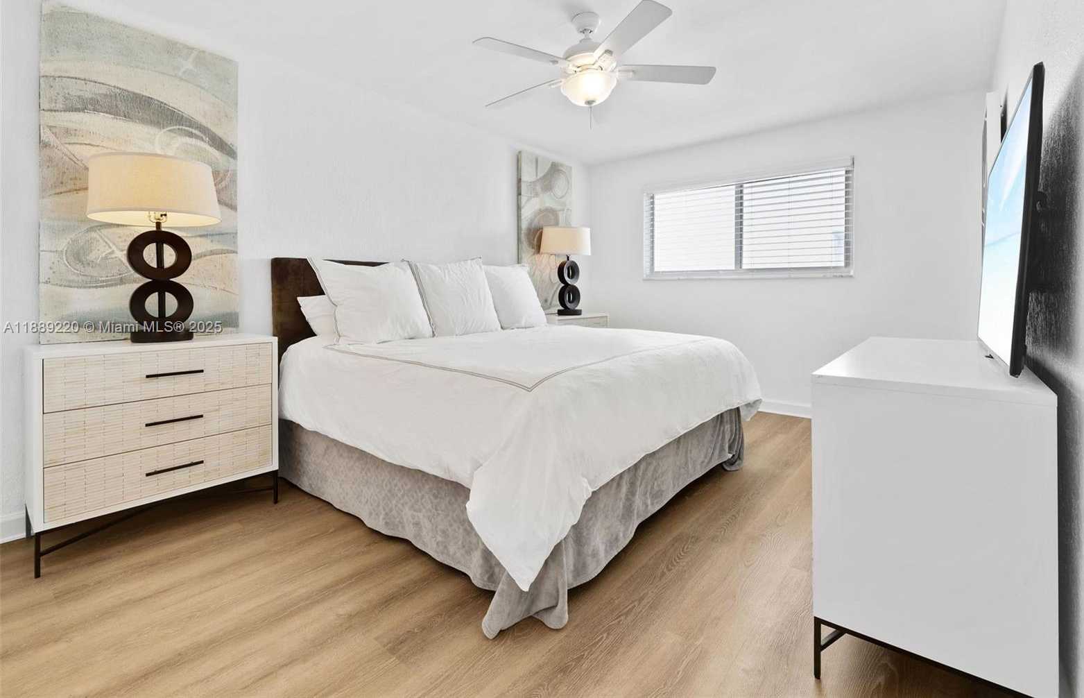 Small Image of 1601 BAY RD #8, Miami Beach Number 13