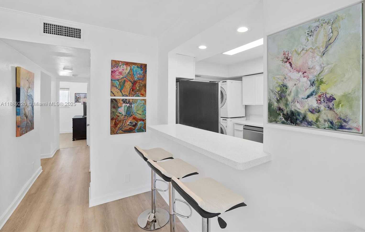 Small Image of 1601 BAY RD #8, Miami Beach Number 9