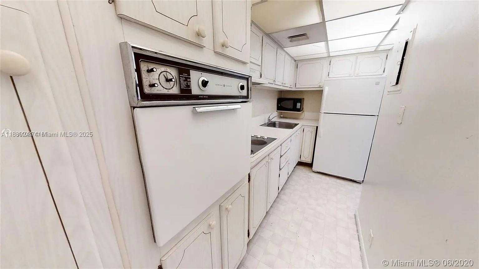 Small Image of 1000 WEST AVE #203, Miami Beach Number 18