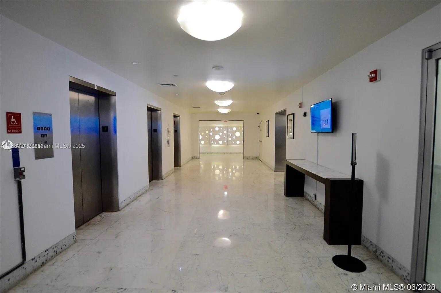 Small Image of 1000 WEST AVE #203, Miami Beach Number 25