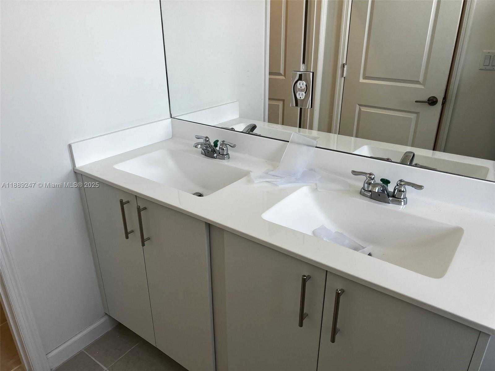 Small Image of 2651 SOUTH EAST 24TH DR, Homestead Number 22