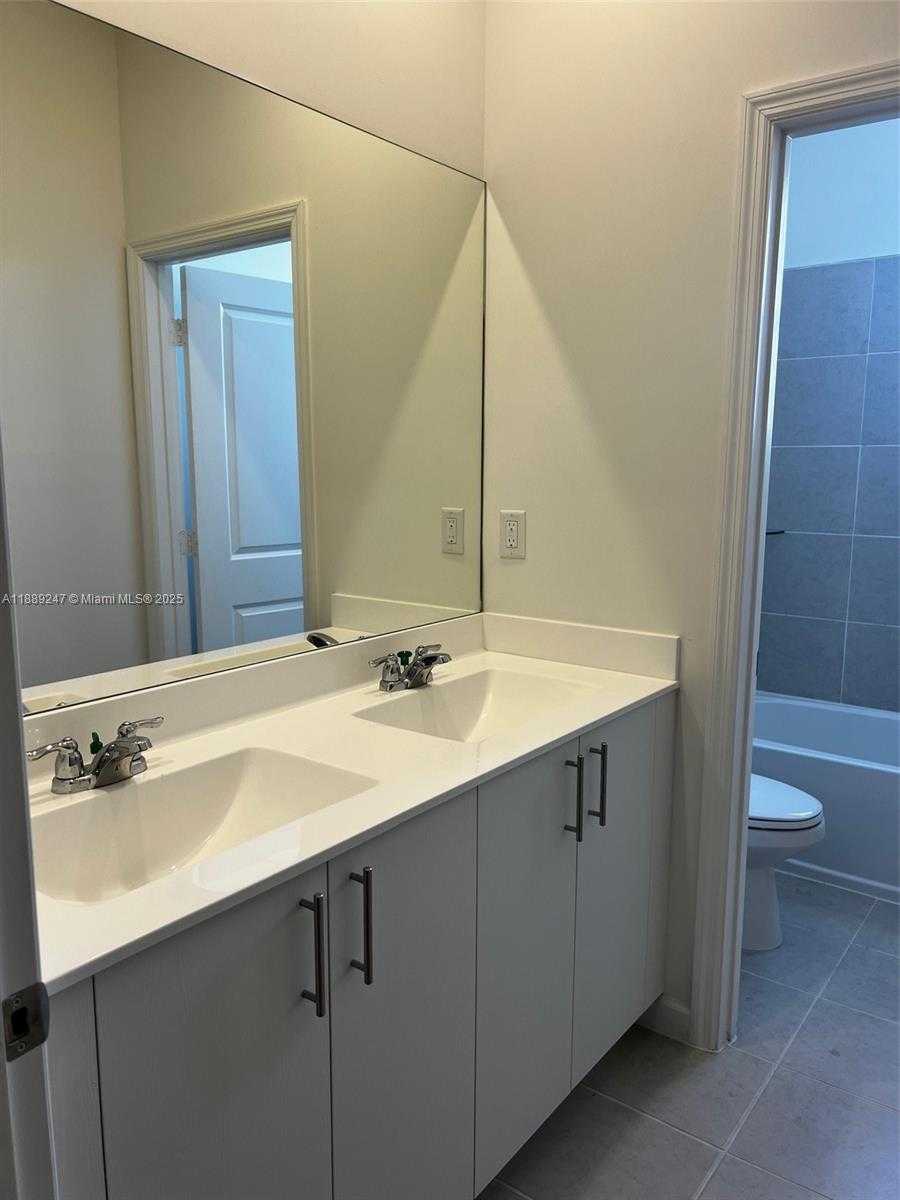 Small Image of 2651 SOUTH EAST 24TH DR, Homestead Number 27