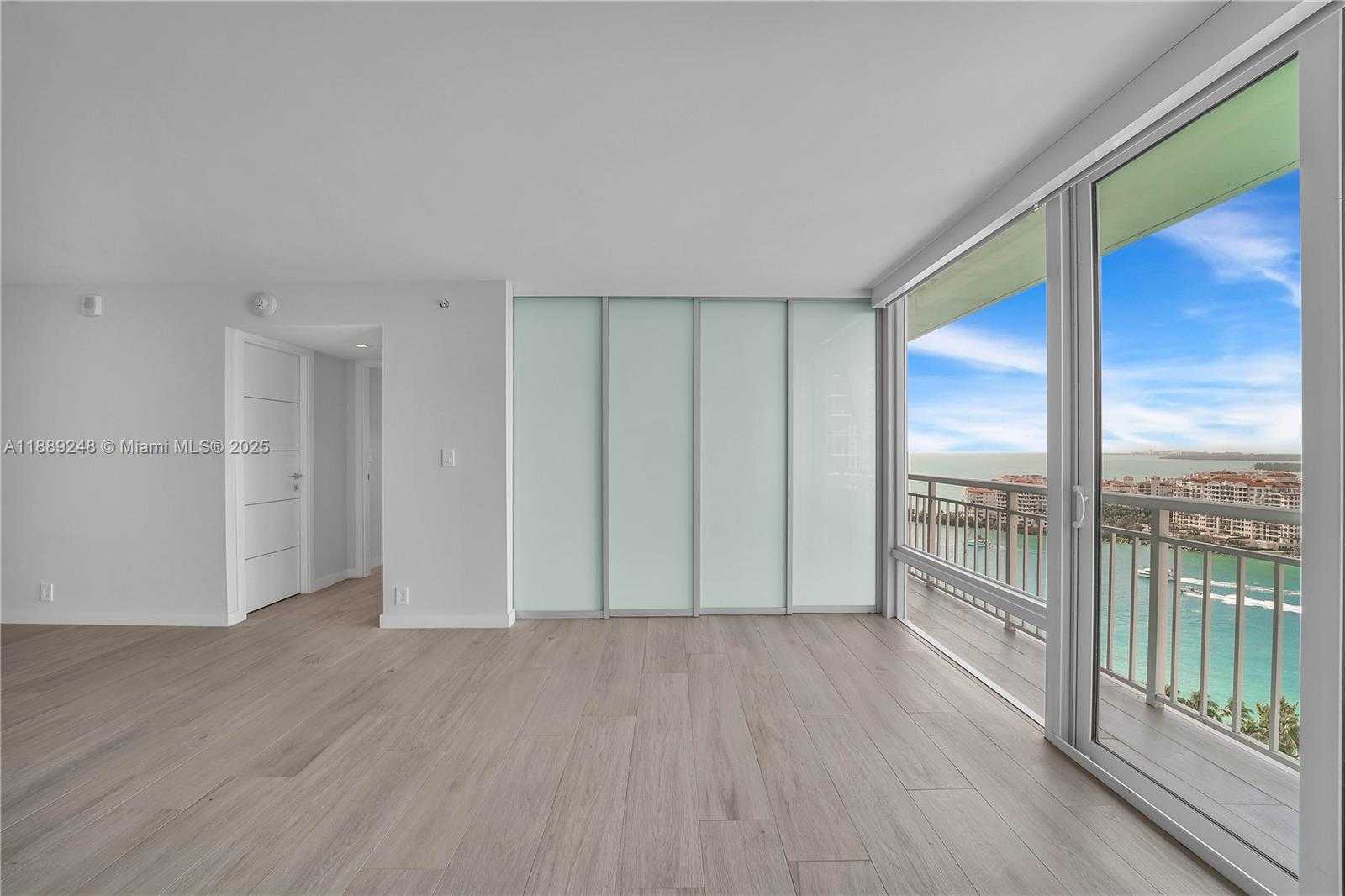 Small Image of 400 SOUTH POINTE DR #2305, Miami Beach Number 10