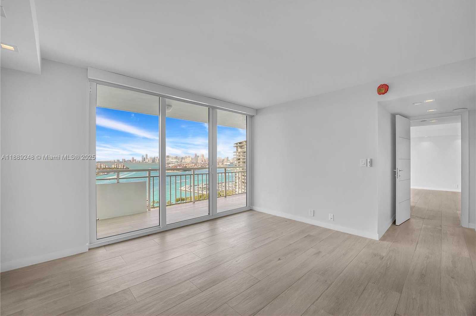 Small Image of 400 SOUTH POINTE DR #2305, Miami Beach Number 12