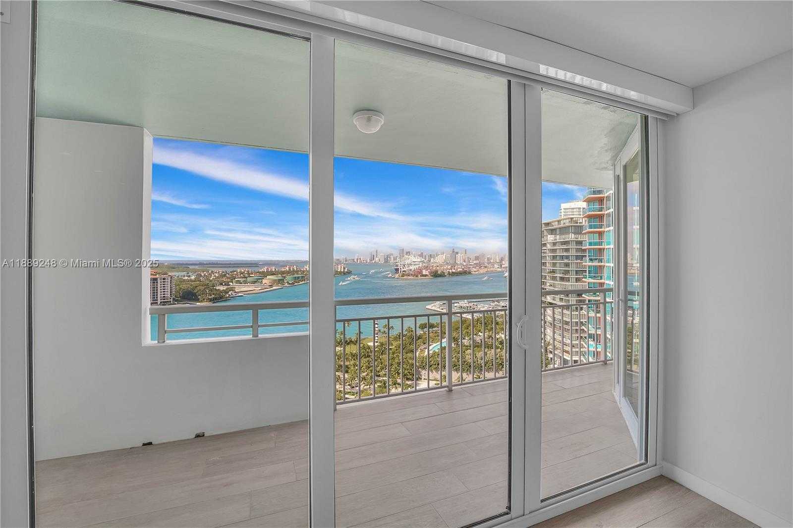 Small Image of 400 SOUTH POINTE DR #2305, Miami Beach Number 13