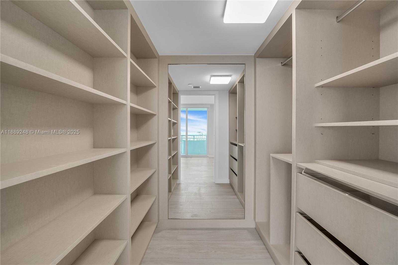 Small Image of 400 SOUTH POINTE DR #2305, Miami Beach Number 15