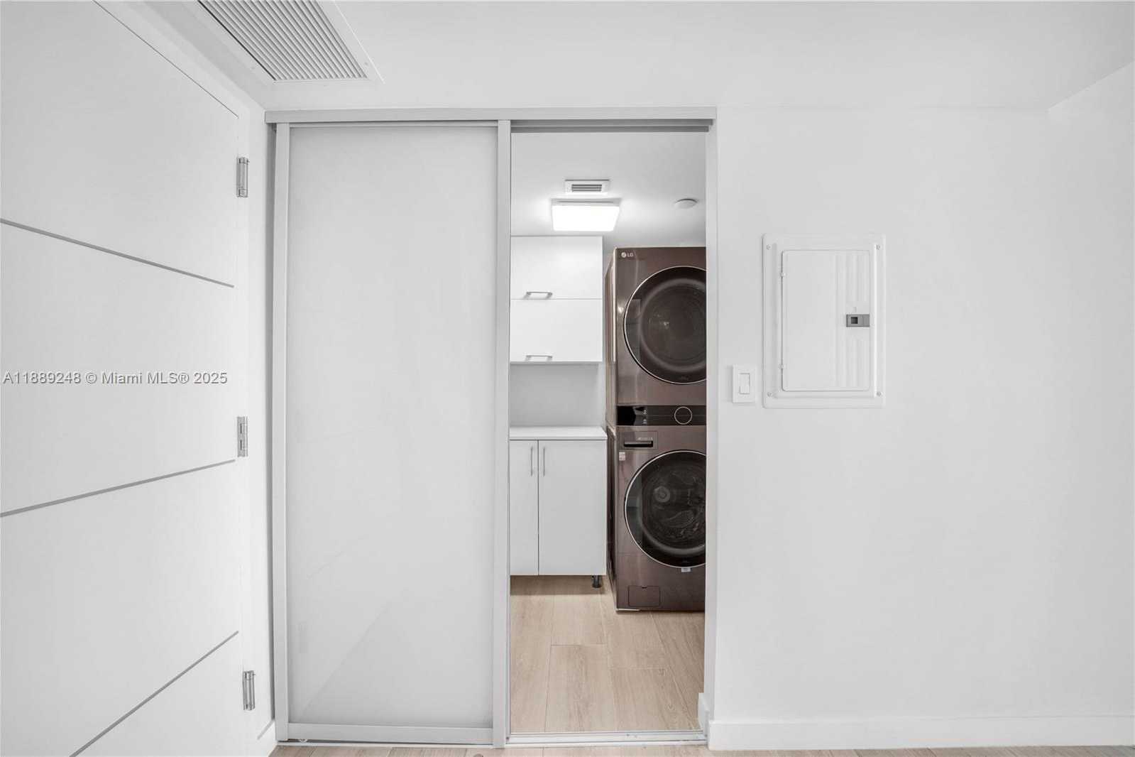 Small Image of 400 SOUTH POINTE DR #2305, Miami Beach Number 23